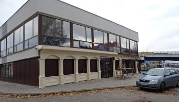 - Jakie to ładne - zachwycała się ręcznie robionymi kolumienkami jedna z mieszkanek, przechodząc obok dawnego Pałacu Ślubów w Sosnowcu. W tym samym czasie projektanci oryginału zapewne przewracali się w grobie