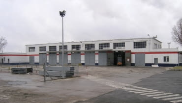 Tak wyglądał budynek i jego okolica przed przebudową. biurowce, domicz, rewitalizacja, polska architektura, renowacja, adaptacja, polska, opole