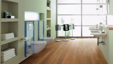 Za obudową z płyt gipsowo-kartonowych można ukryć stelaże do zawieszania miski i bidetu