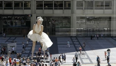 Rzeźba Marilyn Monroe w centrum Chicago Rzeźba Marilyn Monroe w centrum Chicago