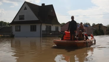 23.05.2010 WILKOW POWODZ . ZALANA GMINA . DOMY W WODZIE .