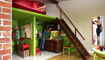 Antresola znajduje się nad przedpokojem i kuchnią. Powierzchnia obu pomieszczeń w otwartej przestrzeni została umownie wyznaczona płytkami ceramicznymi, którymi wyłożono podłogę... UWAGA PONOWNA PUBLIKACJA ZA ZGODA WLASCICIELI