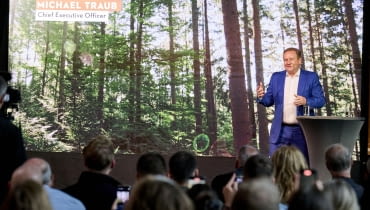 Michael Traub, prezes zarządu STIHL, podkreślał, że dla firmy kluczowa jest silna pozycja zarówno w sektorze urządzeń akumulatorowych jak i spalinowych. Michael Traub, prezes zarządu STIHL, podkreślał, że dla firmy kluczowa jest silna pozycja zarówno w sektorze urządzeń akumulatorowych jak i spalinowych.