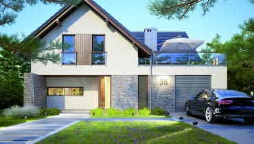 Budynek zwrócony szczytem do drogi i lekko wydłużony w głąb działki ma poprzeczne skrzydło. Bryła wygląda więc okazale i nieco "rozpycha się" między sąsiednią zabudową. Wnęki przy wejściu i wokół tarasu kadrują widoki, dzielą ogród na kilka stref i w atrakcyjny sposób organizują otoczenie. Wiz.: dobredomy.pl