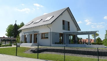 Prefabrykowany dom o konstrukcji drewnianej można budować niezależnie od pory roku domy prefabrykowane