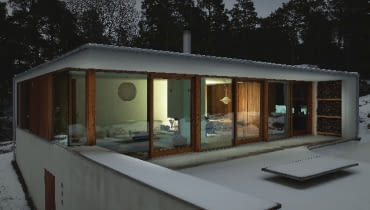 Okna, zwłaszcza te z dużymi przeszkleniami, powinny mieć bardzo dobra izolacyjność termiczną Okna, zwłaszcza te z dużymi przeszkleniami, powinny mieć bardzo dobra izolacyjność termiczną