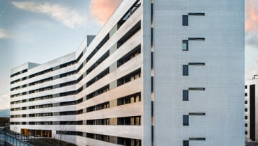 Nowoczesny blok w hiszpańskim mieście Tres Cantos pod Madrytem.