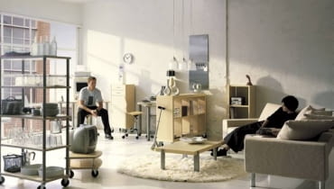 Podłoga z żywicy tworzy awangardowy charakter wnętrza; można jej nadać odpowiednie parametry (np. antypoślizgowość) oraz dowolny wygląd i kolor POKOJ DZIENNY