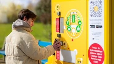 Warszawa z pierwszym Olejomatem - automat do zbiórki zużytego oleju stanął przed CH Wola Park