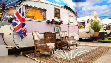 BaseCamp Bonn Young Hostel - przyczepa w stylu angielskim. hotel w przyczepie, nocleg w przyczepie, dziwne hotele, hotel Bonn