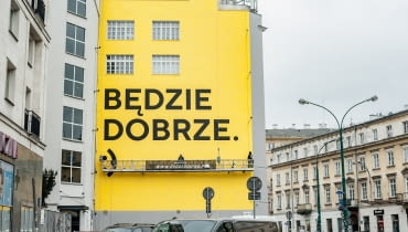 Będzie dobrze :) - mural od Good Looking Studio na Domu Towarowy Braci Jabłkowskich (ul. Bracka 25) w Warszawie Będzie dobrze :) - mural od Good Looking Studio na Domu Towarowy Braci Jabłkowskich (ul. Bracka 25) w Warszawie