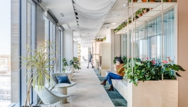 Zrównoważone rozwiązania w aranżacji przestrzeni biurowej Zrównoważone rozwiązania w aranżacji przestrzeni biurowej