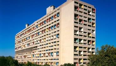 Unite d`Habitation, czyli jednostka mieszkalna od Le Corbusiera w Marsylii, budowana w latach 1947-1952. Prekursorski budynek pod względem układu funkcjonalnego i estetyki surowego betonu. brutalizm, le corbusier, modernizm, architektura, miasto, architekt