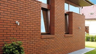 Elewacja klinkierowa - by nie było na niej białych wykwitów, trzeba ją starannie wykonać Elewacja klinkierowa - by nie było na niej białych wykwitów, trzeba ją starannie wykonać