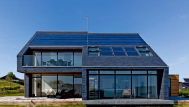 Program, który przygotował NFOŚiGW, jest skierowany do tych inwestorów, którzy są zdecydowani teraz ponieść wyższe koszty budowy, by potem mieć pewność, że ich dom jest energooszczędny nie tylko na papierze. dom energooszczędny