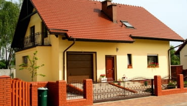 Tynk cienkowarstwowy to powszechny sposób wykończenia elewacji domów ze ścianami dwuwarstwowymi, ocieplanymi w systemie BSO budowa domu, ocieplenie ścian zewnętrznych, bso, ocieplenie ścian, ocieplenie na mokro