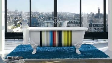 Dopełnieniem takiej wanny rzeczywiście może być wspaniały widok rozciągający się z okna salonu kąpielowego. Dopełnieniem takiej wanny rzeczywiście może być wspaniały widok rozciągający się z okna salonu kąpielowego.