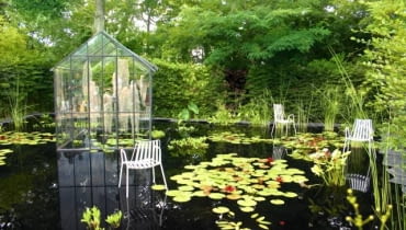 Ogród pokazowy w Chaumont - ogród z oryginalną podłogą, którą stanowi tafla wody. Ogród ten nazwano Anielskimi Włosami - od potocznej nazwy oplątwy