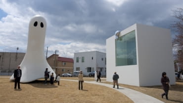 fot. Duch i Niezidentyfikowana Masa w Centrum Sztuki w Towada, inges idee fot. Duch i Niezidentyfikowana Masa w Centrum Sztuki w Towada, inges idee