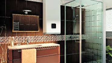 Pojemność podgrzewacza zależy między innymi od liczby domowników, ich przyzwyczajeń (czy wolą kąpiel pod prysznicem, czy w wannie) oraz ilości łazienek. elektryczny podgrzewacz pojemnościowy