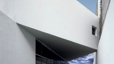 Mixcoac House w Meksyku - czyli dom udający większy niż jest. Projekt meksykańskiej pracowni FRENTEarquitectura. nietypowe, meksyk, architektura, budynek, dom jednorodzinny