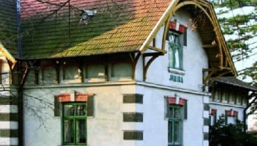 Bez zgody konserwatora zabytków nie wolno nam dokonać żadnych przeróbek, rozbudowy, ani tym bardziej rozbiórki zabytkowego obiektu Bez zgody konserwatora zabytków nie wolno nam dokonać żadnych przeróbek, rozbudowy, ani tym bardziej rozbiórki zabytkowego obiektu