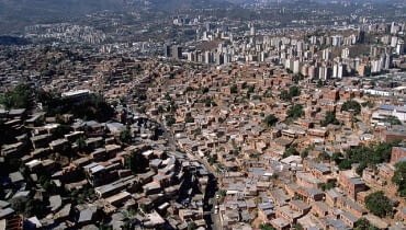 ca. 1970-1997, Federal District, Caracas, Venezuela --- Aerial View of Caracas Slums --- Image by Yann Arthus-Bertrand/CORBIS