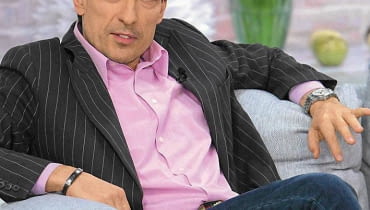 Dariusz Kordek - znany aktor i piossenkarz PHOTO: JAN KUCHARZYK/EAST NEWS WARSZAWA 24/01/2012 NA PLANIE PROGRAMU DZIEN DOBRY TVN . N/Z: DARIUSZ KORDEK SLOWA KLUCZOWE: POLSKA POLAND WARSZAWA WARSAW DZIEN DOBRY TVN NA PLANIE PROGRAM PROGRAMU PLAN TVNU NAGRANIE DZIENDOBRY PROGRAMIE W STUDIO TELEWIZYJNY TELEWIZYJNEGO PLANU DD AUDYCJA SNIADANIOWY SNIADANIOWA SNIADANIOWE TELEWIZJA NAGRANIU AKTOR GWIAZDA FILMOWY TEATRALNY PORTRET GLOWA TWARZ DARIUSZ KORDEK