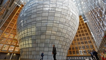 Nowa siedziba Unii Europejskiej w Brukseli, 9.12.2016 r. A view shows inside of Europa, the new European Council building in Brussels, Belgium December 9, 2016. Building: Philippe Samyn and Partners architects & engineers, lead and design partner, Studio Valle Progettazioni architects, BuroHappold engineers; colour compositions by Georges Meurant. REUTERS/Yves Herman