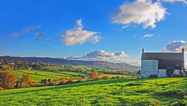 Działka ze spadkiem terenu - czy to dobry pomysł?