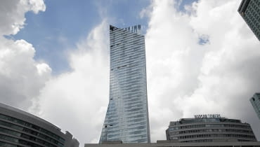 Apartamentowiec Złota 44, zaprojektowany przez Daniela Libeskinda 09.06.2013 Warszawa . wysokosciowiec Zlota 44 - " Zagiel " projektu Daniela Liebeskinda . Fot. Agata Grzybowska / Agencja Gazeta SLOWA KLUCZOWE: zlota 44 budynek Liebeskind biurowiec wiezowiec drapacz chmur centrum Warszawy wysokosciowce Warszawskie widok /FR/