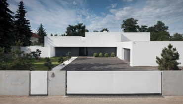 "Dom na linii horyzontu" pod Wrocławiem autorstwa KMA Kabarowski Misiura Architekci "Dom na linii horyzontu" pod Wrocławiem autorstwa KMA Kabarowski Misiura Architekci