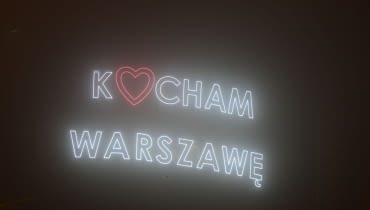 Napis "Kocham Warszawę" na wieżowcu Warsaw Spire Napis "Kocham Warszawę" na wieżowcu Warsaw Spire