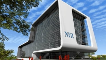Wizualizacja nowej siedziby NFZ w Kielcach. Koncepcja pochodzi ze strony internetowej kancelarii radców prawnych Ćwik i Partnerzy, cwik-partnerzy.pl, na którą odsyła Biuletyn Zamówień Publicznych. Autorem koncepcji jest autorska pracownia architektury Alicji Bojarowicz B&B Arch Studio Wizualizacja nowej siedziby NFZ w Kielcach.