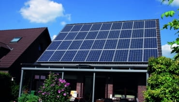 Panele osiągną wysoką sprawność, gdy ułożymy je na południowej połaci dachu Panele osiągną wysoką sprawność, gdy ułożymy je na południowej połaci dachu