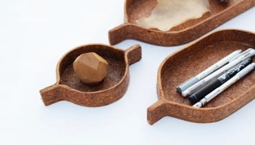 Cheer Project - materiał z sosnowych igieł. proj. Guarav MK Wali