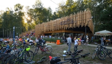 Obiekt gastronomiczny „Dzika” w Tychach. Proj.  pracownia: RS+ Robert Skitek