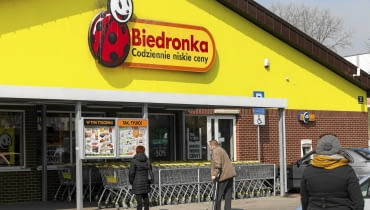 Biedronka 18.03.2016 Krakow . Osiedla Strusia 23 . Sklep Biedronka . Fot. Kuba Ociepa / Agencja Gazeta SLOWA KLUCZOWE: spozywczy budynek dyskont dycount /FR/