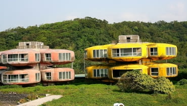 Opuszczone domki UFO w Sanzhi.