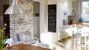 Kuchnia z jadalnią w stylu skandynawskim Kuchnia z jadalnią w stylu skandynawskim, meble kuchenne