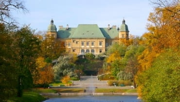 Widok na zamek Ujazdowski na osi Kanału Piaseczyńskiego