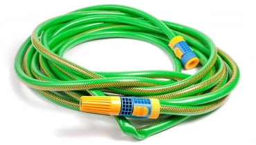 Opróżniony z wody i porządnie zwinięty wąż powinien spędzić zimę w pomieszczeniu z dodatnią temperaturą.