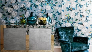 Już jedna odmieni wnętrze. A co dopiero cały bukiet! Nie muszą być różowe lub czerwone, barwę kwiatów dobierz do kolorystyki wnętrza. Na pewno znajdziesz odpowiednią, bo różane motywy są zawsze na czasie. <BR /> DEKORACJE. Tapeta welurowa Black Edition na zamówienie Decodore Już jedna odmieni wnętrze. A co dopiero cały bukiet! Nie muszą być różowe lub czerwone, barwę kwiatów dobierz do kolorystyki wnętrza. Na pewno znajdziesz odpowiednią, bo różane motywy są zawsze na czasie. <BR /> DEKORACJE. Tapeta welurowa Black Edition na zamówienie Decodore