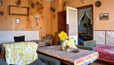 Opuszczone mieszkanie w łódzkiej kamienicy Opuszczona kamienica w centrum Łodzi. Co tam się stało?