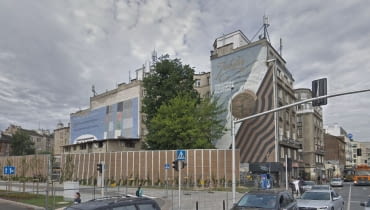 Murale 'Foton' i 'Jubiler' na kamienicy przy Targowej 15 w Warszawie.