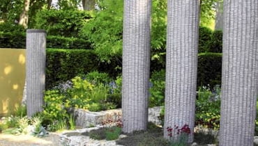 25.05.2011 LONDYN CHELSEA FLOWER SHOW NA ZDJECIU OGROD POKAZOWY ALEJKA , SCIEZKA , OCZKO WODNE DLA CZASOPISMA FOT. ARKADIUSZ SCICHOCKI / AGENCJA GAZETA SLOWA KLUCZOWE: OGROD