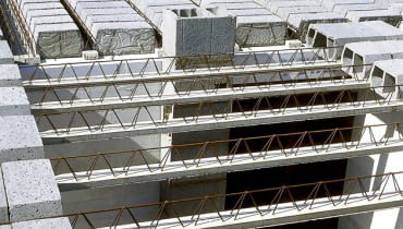 eBUDOWA DOMU STROP KOMINFOT. RAFAL POLAK - KUCHTAPUBLIKACJA LADNY DOM NR 8 (82) - 8.2005