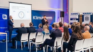 Daniel Jaśkiewicz (po prawej), Prezes Zarządu Grupy Klima-Therm i Andrzej Walendowicz, Dyrektor ds. Handlowych, podczas oficjalnej prezentacji nowego hubu logistycznego Klima-Therm