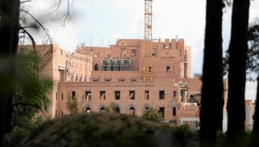 Budowa zamku w Stobnicy