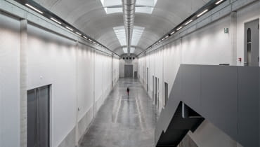 Magazyny Luwru - Centre de Conservation du Louvre w Liévin. Proj. Rogers Stirk Harbour + Partners